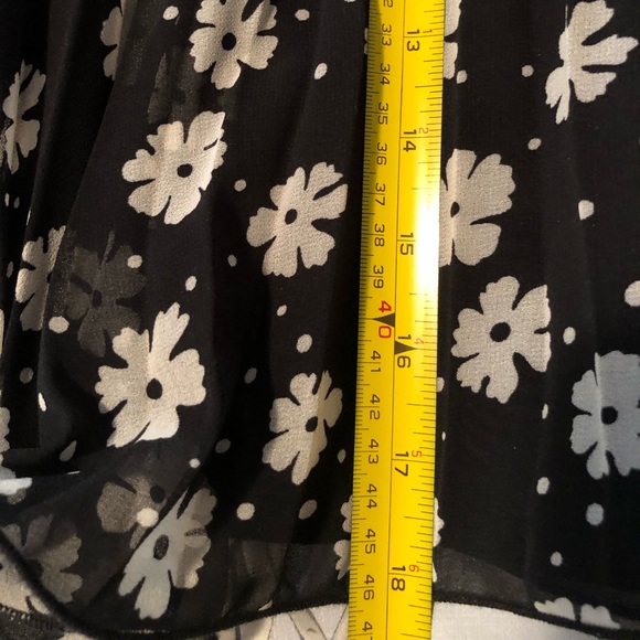 Black and White Flower-print Skirt - Picture 5 of 7